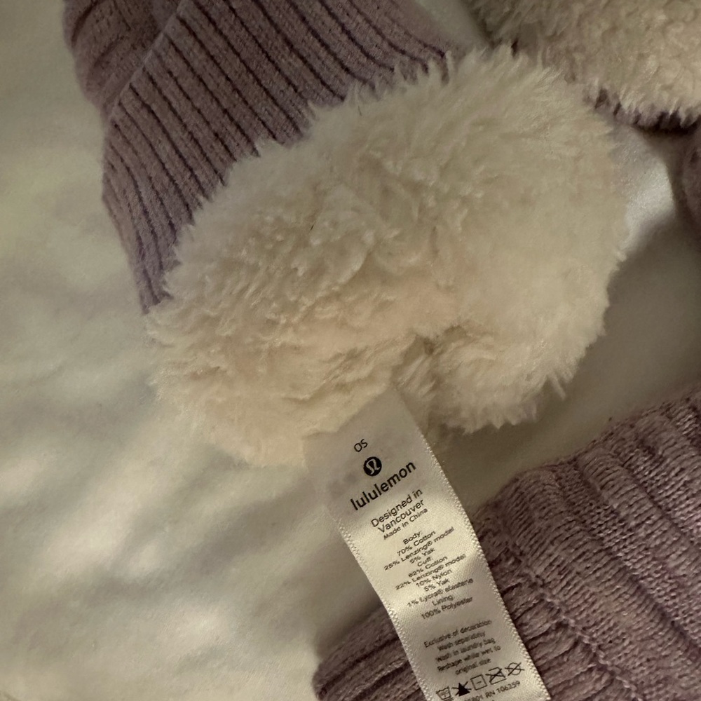 Lululemon One Size Beanie and Gloves